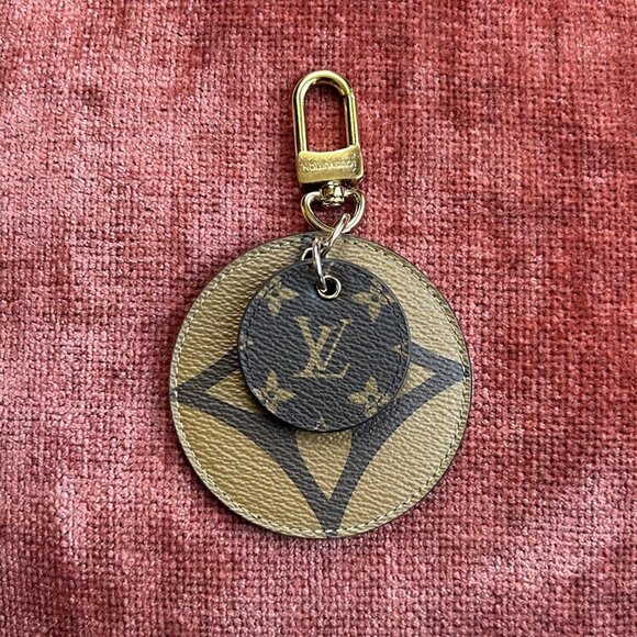 LOUIS VUITTON Monogram Reverse Key Holder And Bag Charm Brown - Picture 1 of 12